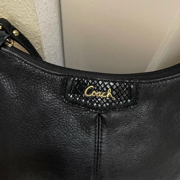 Authentic Coach Ashley crossbody bag - Picture 3 of 10